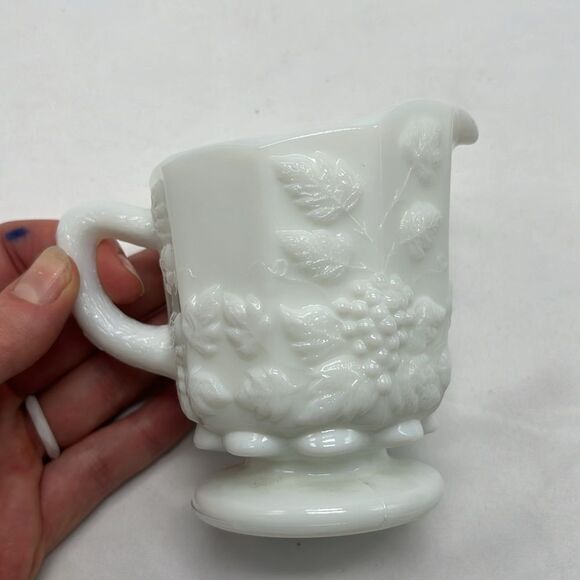 Westmoreland 1940's Milk Glass  Creamer and Sugar Set - Picture 2 of 9